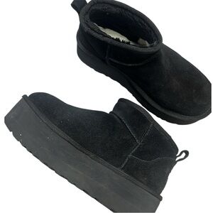 UGG Classic Ultra Mini Platform Boots
Women’s Size 7 – Black